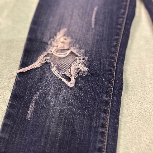 Judy Blue juniors distressed Jeans
T1 - Picture 11 of 15